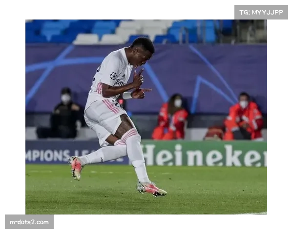 反种族主义横幅亮相伯纳乌,皇马坚定支持维尼修斯应对争议事件 反种族主义横幅亮相伯纳乌,皇马坚定支持维尼修斯应对争议事件