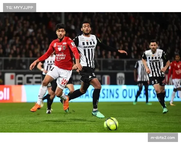 昂热主场球迷在保级关键战后集体鼓掌感谢球队整个赛季努力